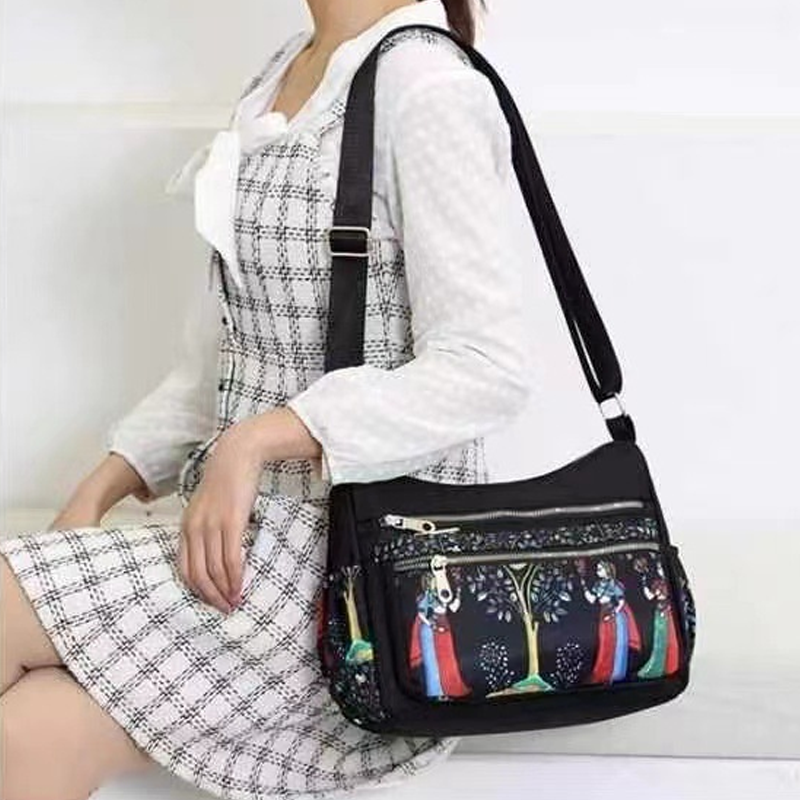 👜Divatos nyomtatott futártáska nagy kapacitással✨