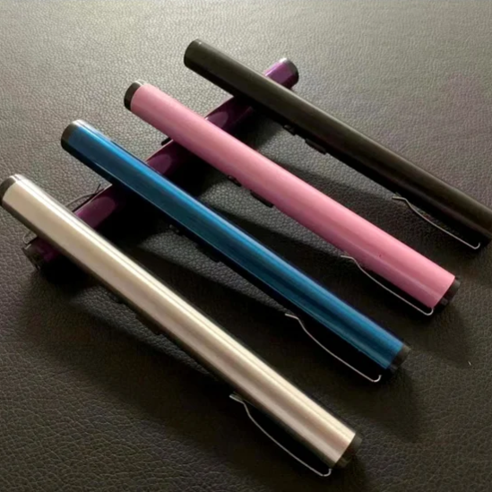 „Német Biztonsági Cég” toll zseblámpa