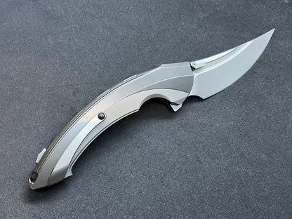 🔥Új dögös stílus! 🔥Gyorskioldó félig integrált titánötvözet fogantyús gyorsan nyitható összecsukható kés